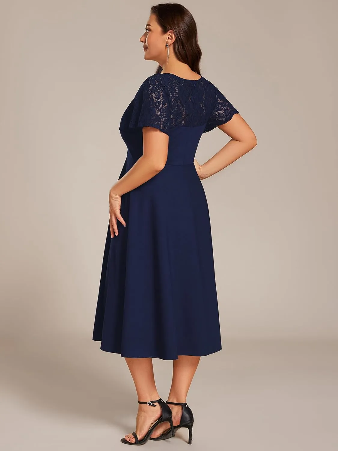 Ever-Pretty Plus Women's V Neck Lace Short Sleeves Midi Plus Size Cocktail Party Dresses with Pockets 02334-DA